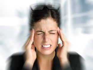Schwindel und Kopfschmerzen sind oft besorgt mit zervikalen Osteochondrose